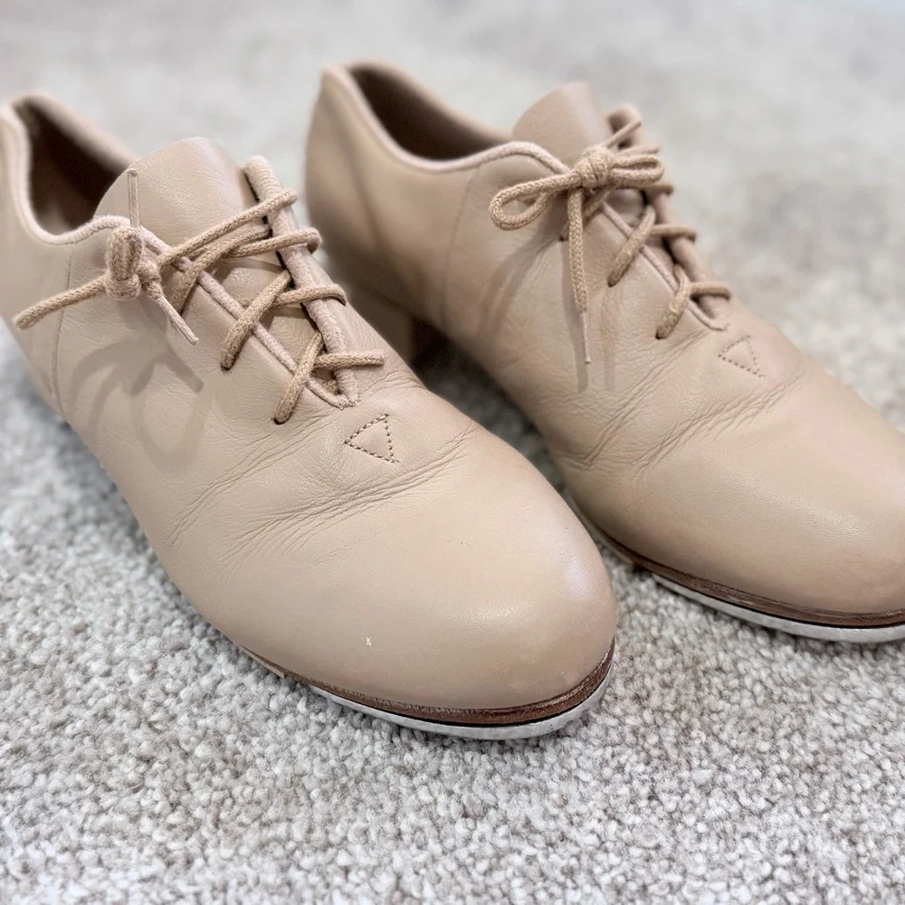 Bloch tap Shoes in Beige